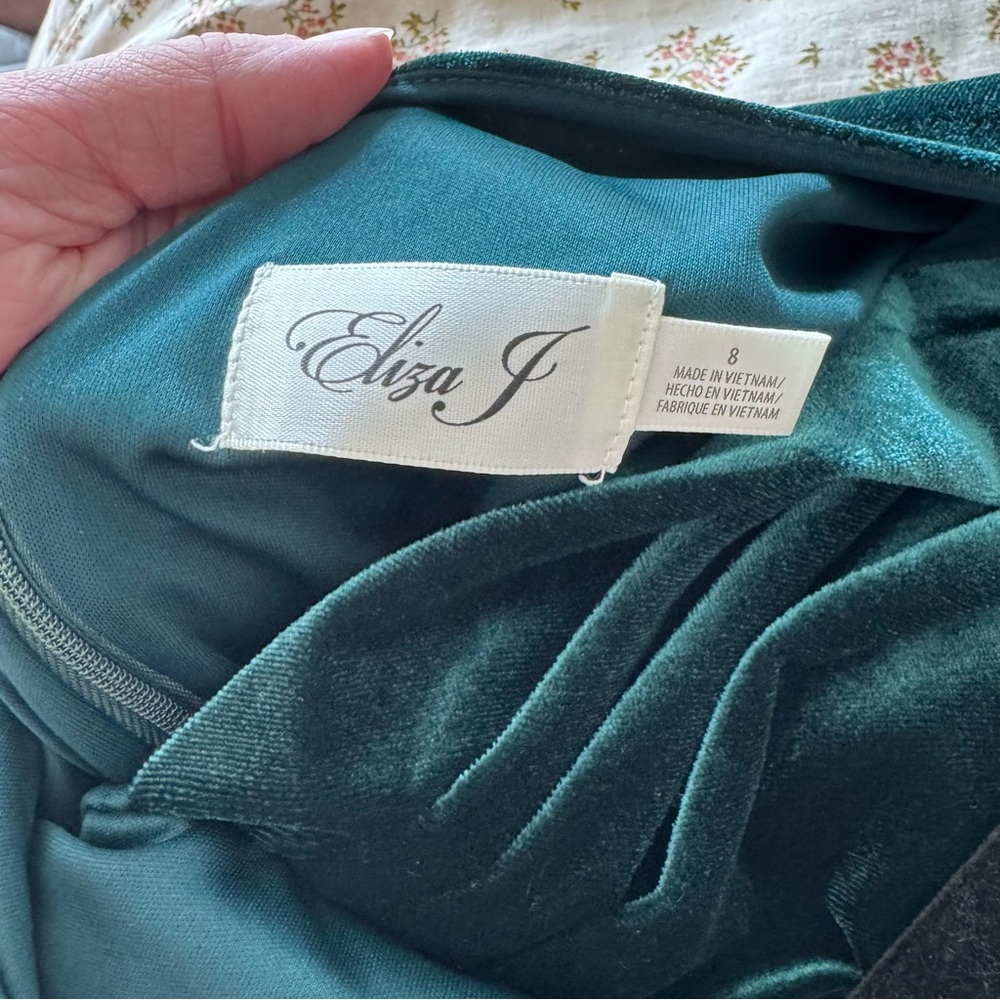 ELIZA J Ruched Long Sleeve Velvet Body-Con Dress Hunter Green 8 - Picture 5 of 5